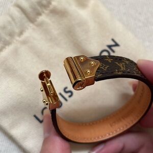 Louis Vuitton Bracelet LIKE NEW (never been worn)